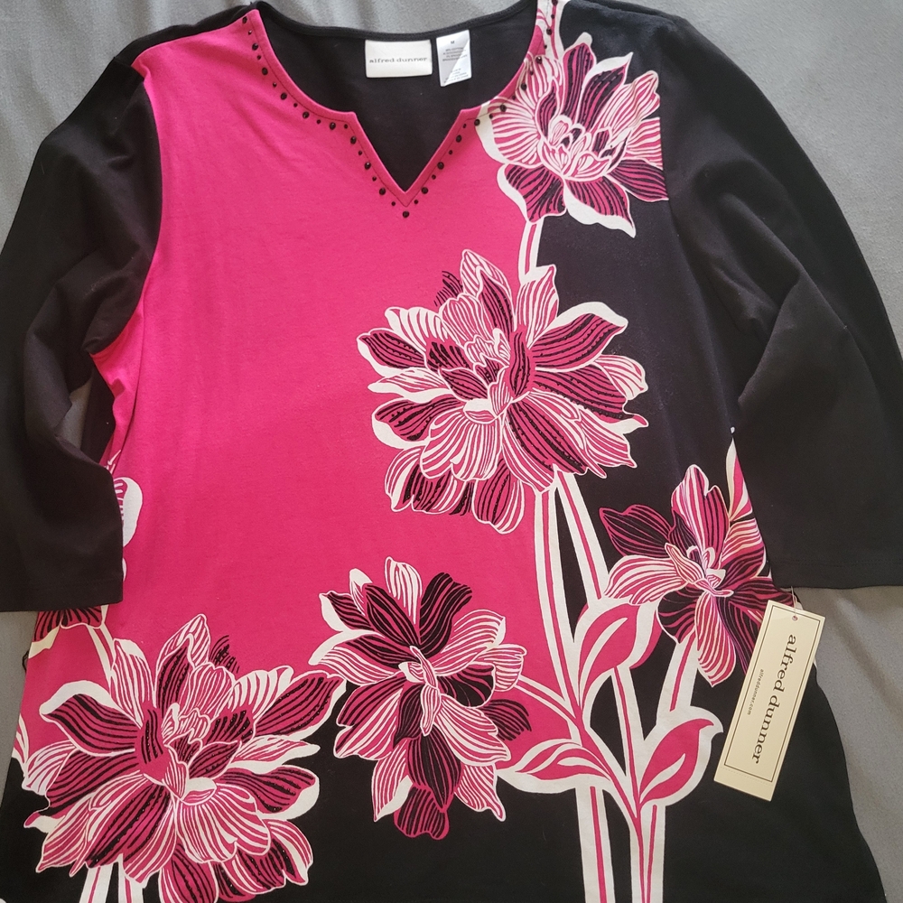 NWT Alfred Dunner Pink and Black Floral Top - Medium
